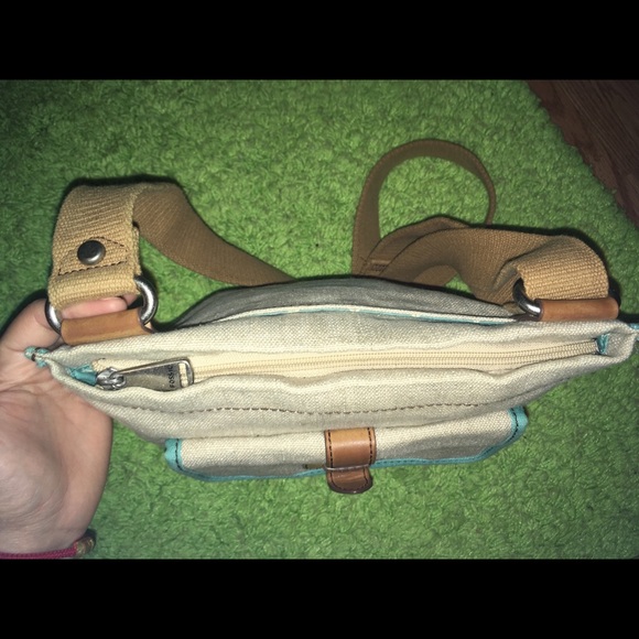 Clearance 🛍 Fossil cloth crossbody. - Picture 3 of 7